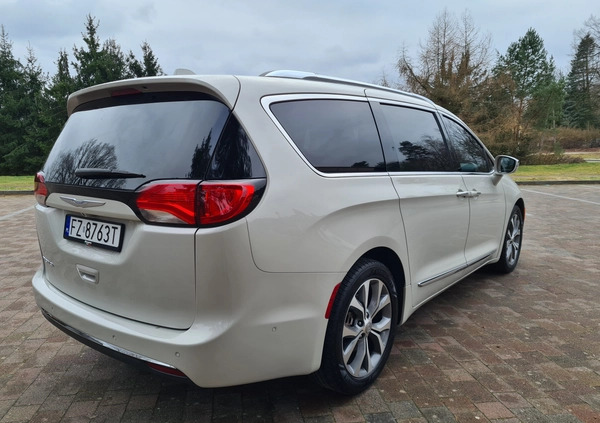 Chrysler Pacifica cena 119000 przebieg: 159000, rok produkcji 2017 z Góra małe 379